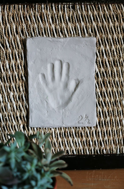 IMG_6265-clay-hand-print-easy-inexpensive-on-wicker