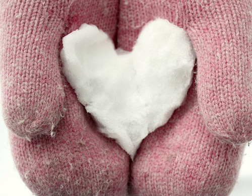 cozy,gloves,heart,pink,snow,wool-a28ea537c62a7912a135ec9ecdc95ae0_h